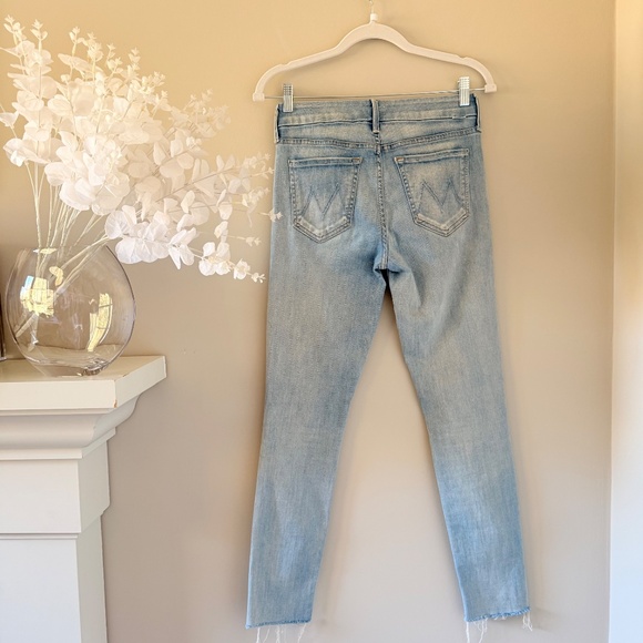 Mother Looker Ankle Fray in Wink (Size 26) - Picture 6 of 9